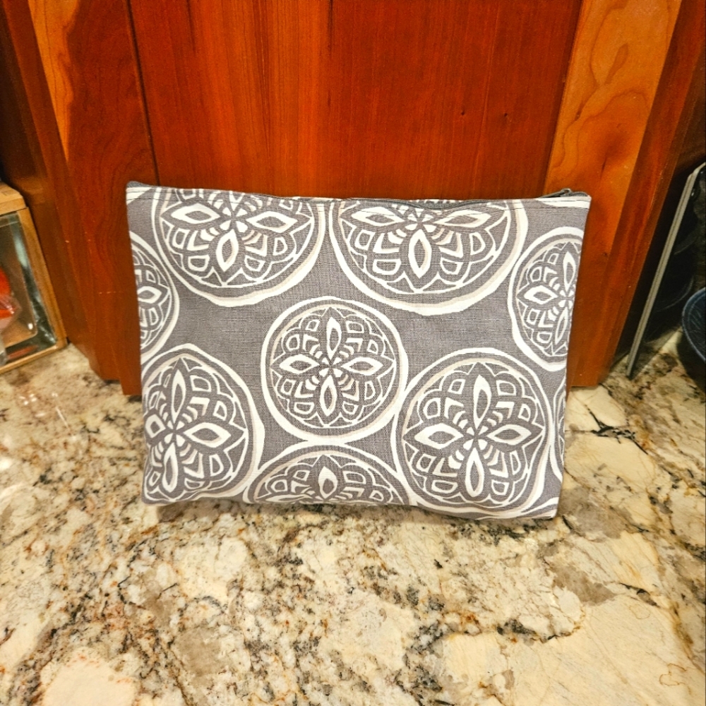 Thirty-One - NWOT - Picture 3 of 8